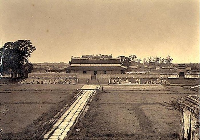 Hà Nội (1884-1885). Ðiện Kính-Thiên bị lính Pháp biến thành đồn trấn thủ.